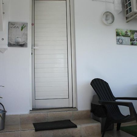 Hotel Lauraym 1 Baie-Mahault Exterior foto